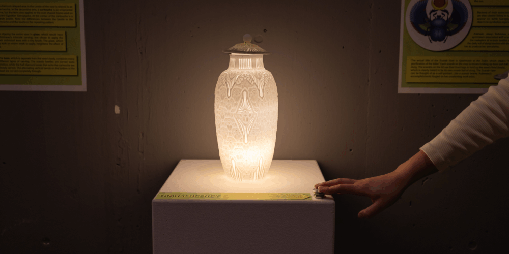 With the press of a button, you can light up the model and observe the vase's fine details
